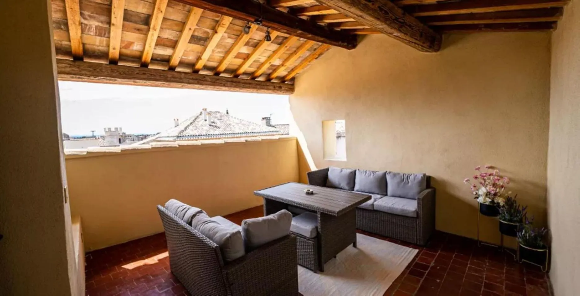 Le Clos Violette Et Le 11 D'Aglae - Hotel De Charme Design De Luxe L'Isle-sur-la-Sorgue 0*,
