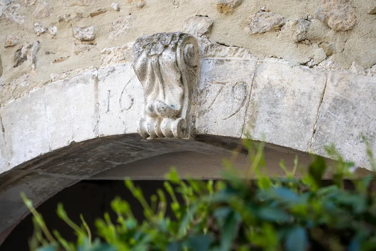 Le Clos Violette Et Le 11 D'Aglae - Hotel De Charme Design De Luxe L'Isle-sur-la-Sorgue 0*,  France