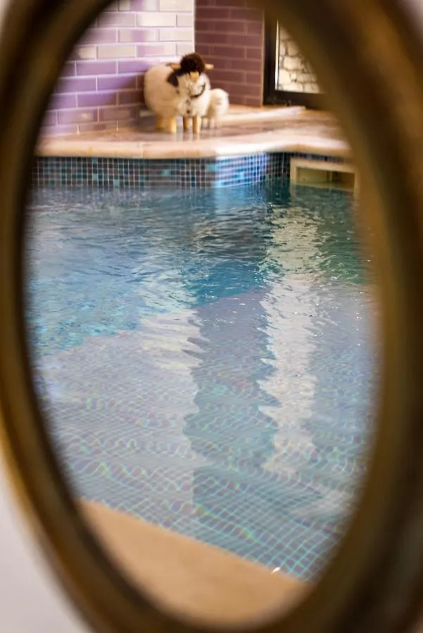 Aparthotel Le Clos Violette Et Le 11 D'Aglae - Hotel De Charme Design De Luxe L'Isle-sur-la-Sorgue